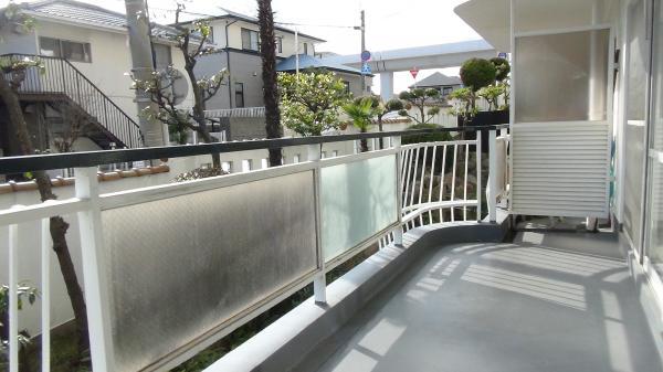 Balcony. Spacious balcony ^^ Happy in the south-facing