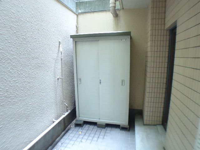 Other. Storeroom that has been installed on the balcony