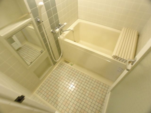 Bath. Tub with a Reheating function