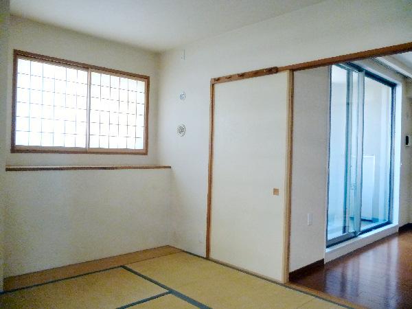 Living. There is also a Japanese-style room