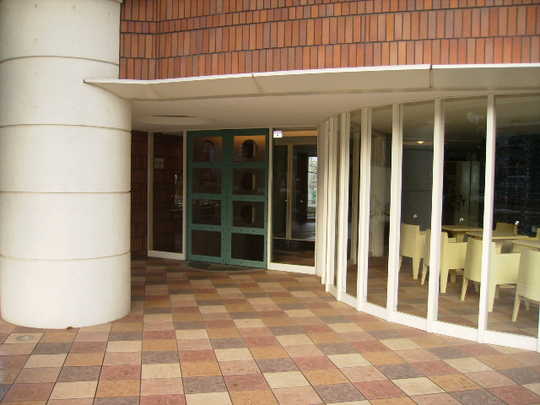 Entrance. Local (June 2009) Shooting