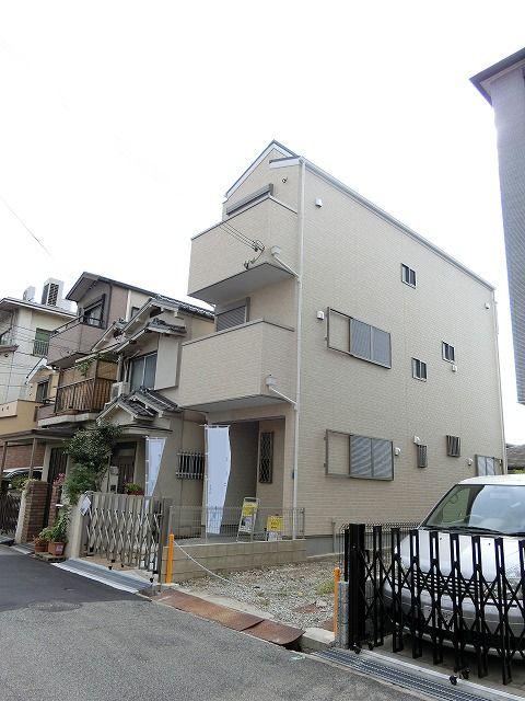 Local appearance photo. Local (11 May 2013) Shooting