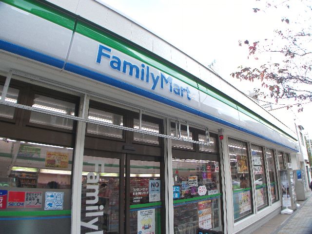 Convenience store. convenience store ・ Close to what the store or there 560m up (convenience store)