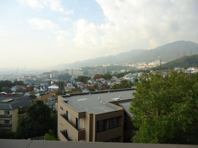 View photos from the dwelling unit. Local (11 May 2013) Shooting