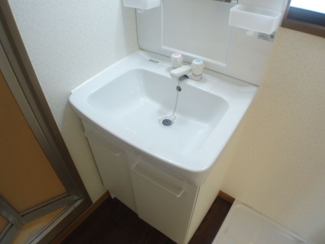 Washroom. Washbasin new.