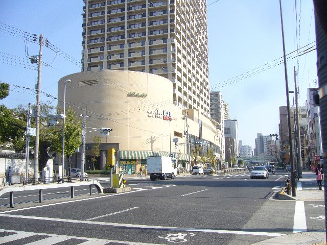 Shopping centre. KiLaLa Sumiyoshi until the (shopping center) 471m