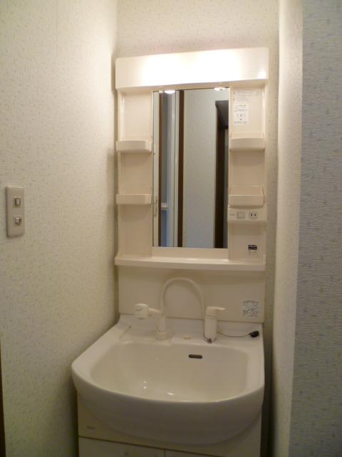 Wash basin, toilet