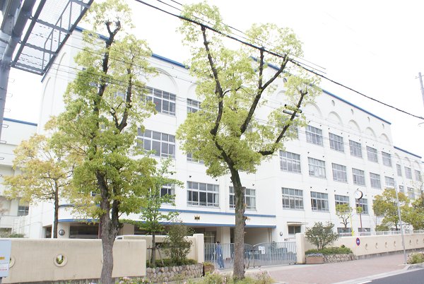 Junior high school. Motoyama 410m until junior high school (junior high school)
