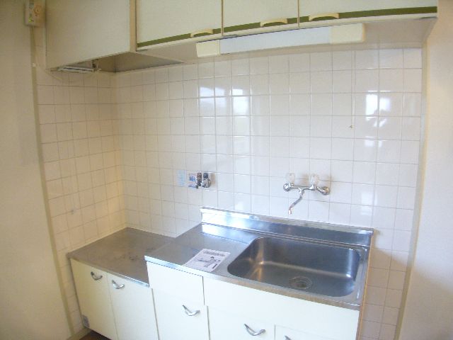 Kitchen. Gas stove can be installed.