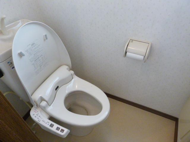 Toilet.  ■ 3rd floor Washlet toilet