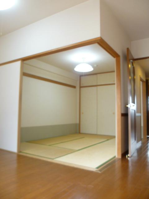 Non-living room.  ■ Japanese-style room