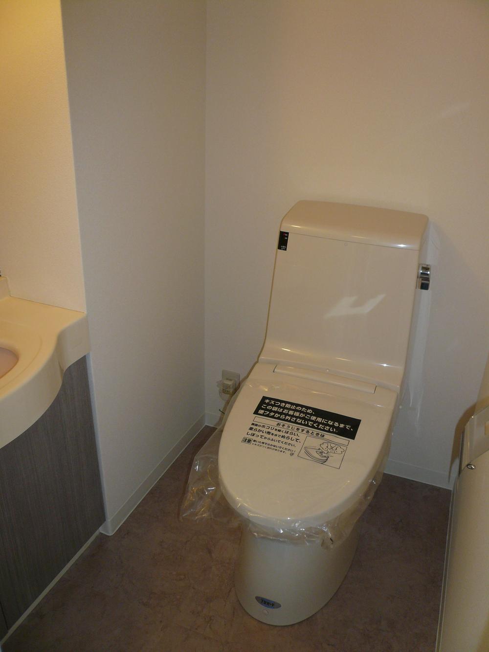 Toilet. Toilet bowl ・ Uosshuretto was replacement