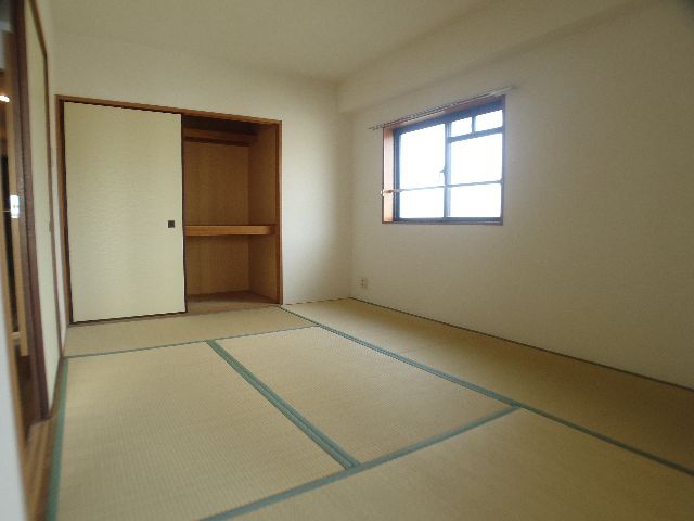 Other room space. 1 rooms has become a Japanese-style room