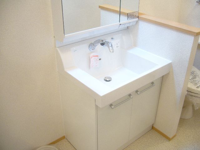 Washroom. Easy-to-use wash basin