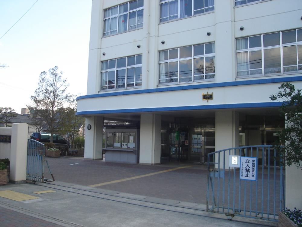 Junior high school. 265m to Kobe Municipal Motoyama junior high school (junior high school)