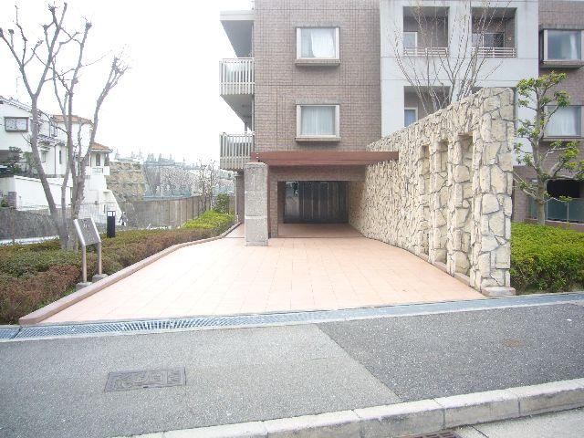 Entrance. Common areas