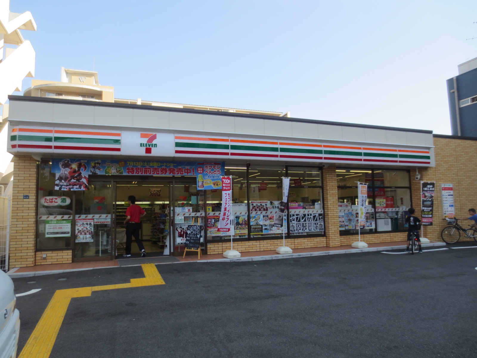 Convenience store. Seven-Eleven Kobe Kitaogi 4-chome up (convenience store) 558m