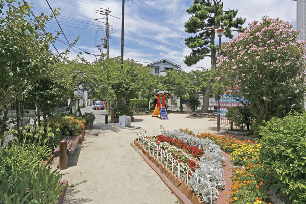 Surrounding environment. Kagura the town park (a 1-minute walk ・ About 50m)