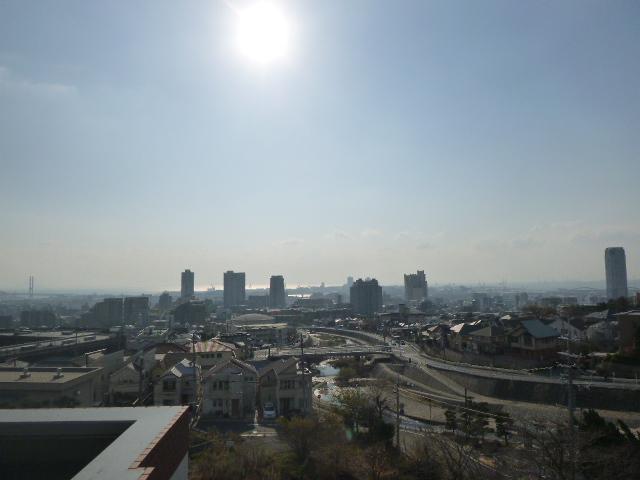 View photos from the dwelling unit.  ■ Views from Osaka to Rokko