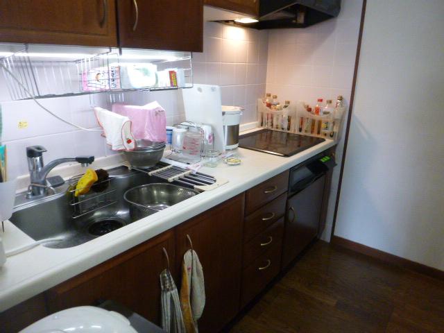 Kitchen.  ■ System kitchen IH