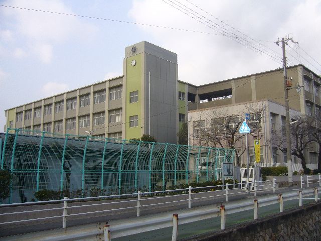 Primary school. 400m to Kobe Municipal Mikage elementary school (elementary school)