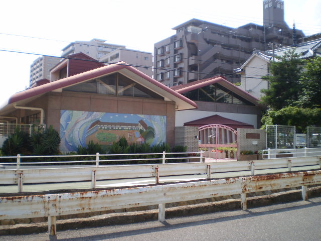 kindergarten ・ Nursery. Kobe Mikage kindergarten (kindergarten ・ 51m to the nursery)