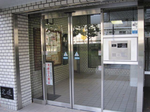Entrance. Front door