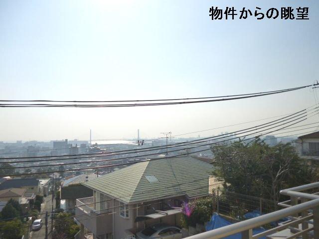 View photos from the dwelling unit. Views of the Kobe port from the balcony. 