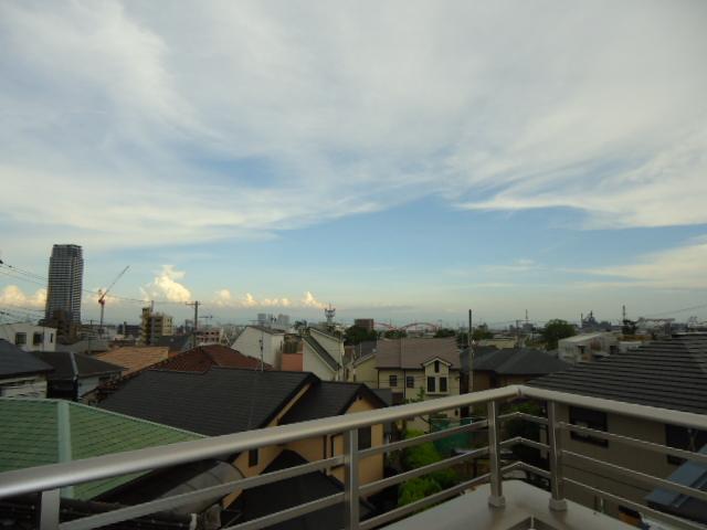 View photos from the dwelling unit. View from the site (August 2013) Shooting