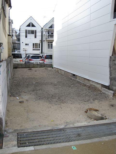 Local appearance photo. Facing south