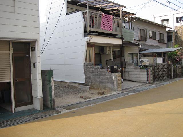 Local appearance photo. The entire road spacious