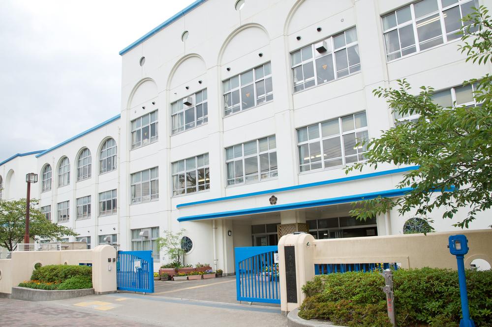 Primary school. Motoyama 650m until the second elementary school