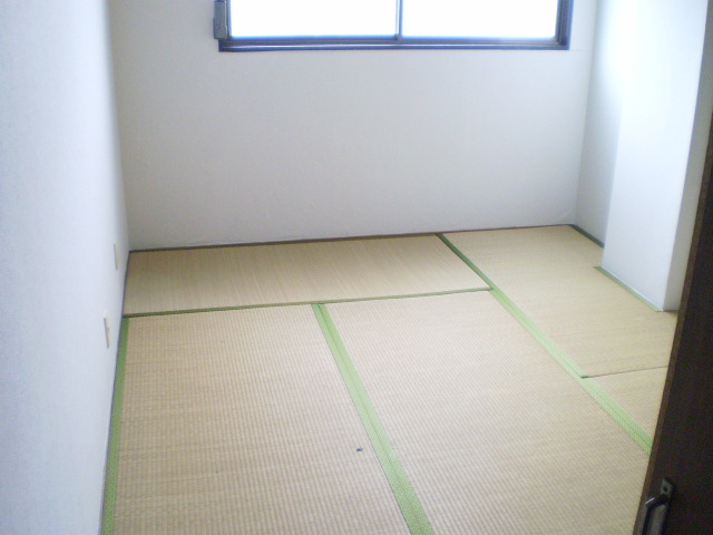 Living and room. It will calm the Japanese-style room