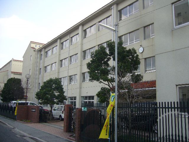 Junior high school. 1285m to Kobe Municipal Honjo junior high school (junior high school)