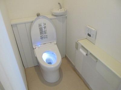 Toilet. Indoor (10 May 2013) Shooting