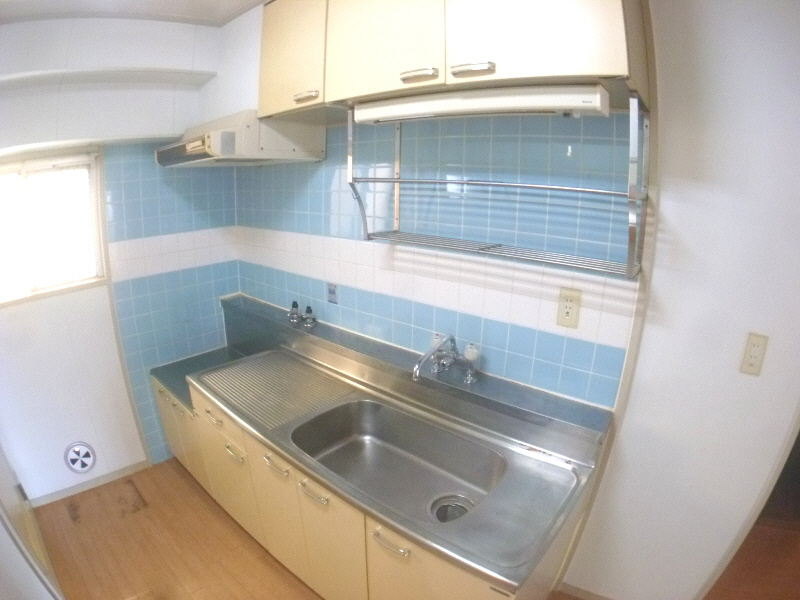 Kitchen. Gas stove can be installed in a large sink