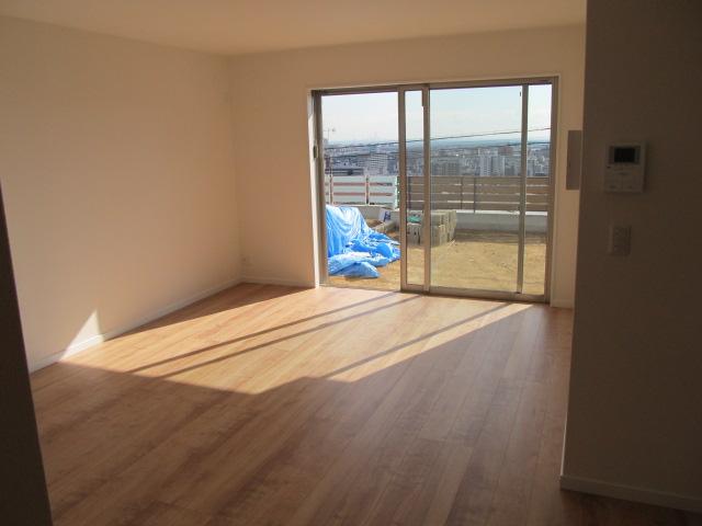 Living. (December 2013) Shooting