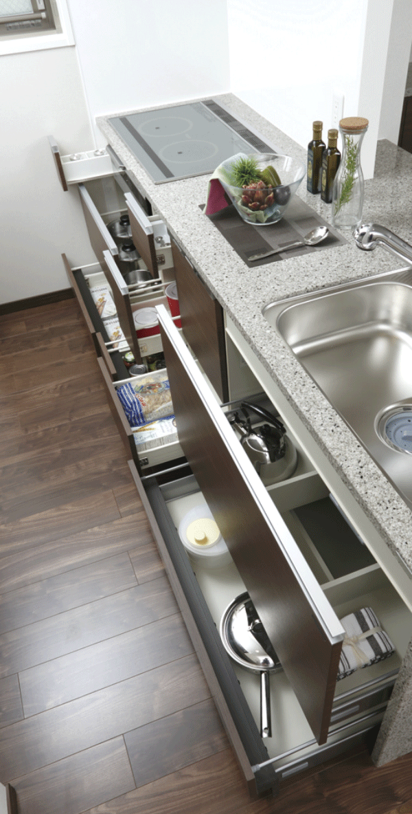 Kitchen.  [Slide cabinet] And out easily sliding be those put away in the back. From a large pot to accessories, You can clean storage (same specifications)