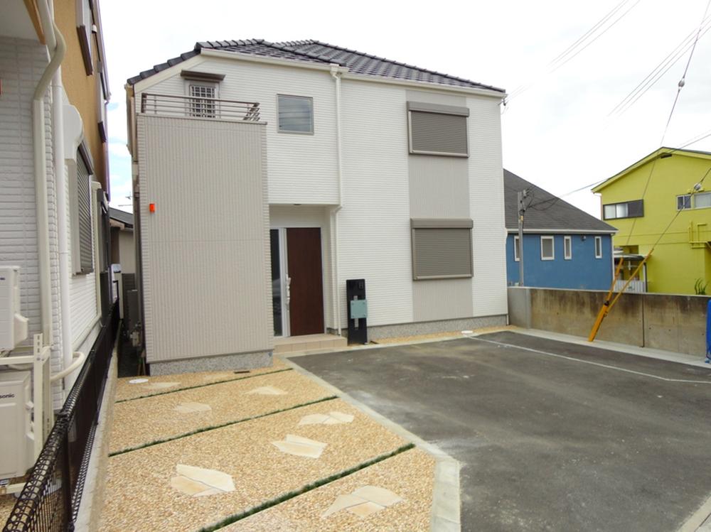 Local photos, including front road. Local (11 May 2013) Shooting