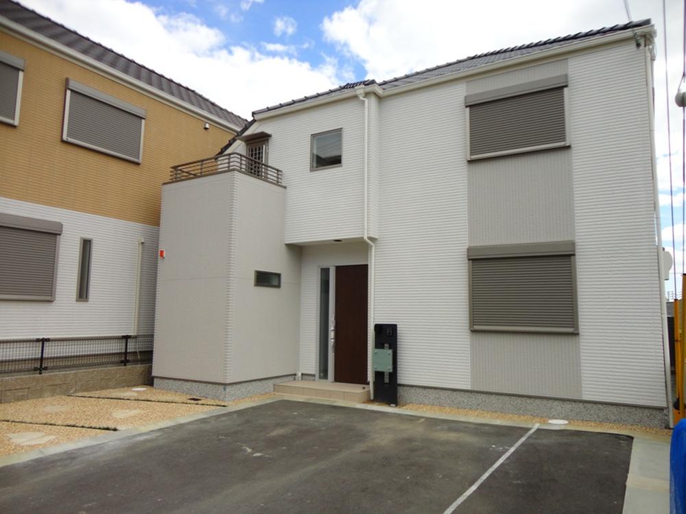 Local photos, including front road. Local (11 May 2013) Shooting