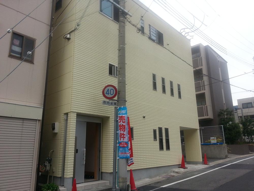 Local appearance photo. Local (10 May 2013) shooting appearance southeast side. 