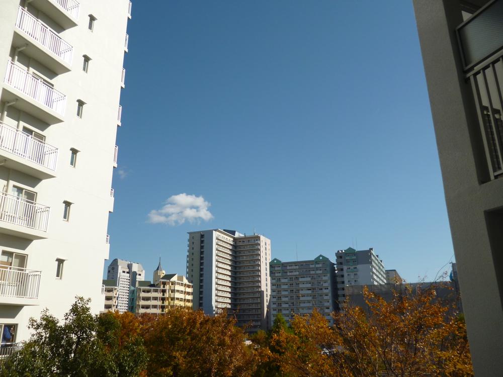 View photos from the dwelling unit. Is a view from the north balcony. There is a balcony on the south side, It is the property of the double-sided balcony.