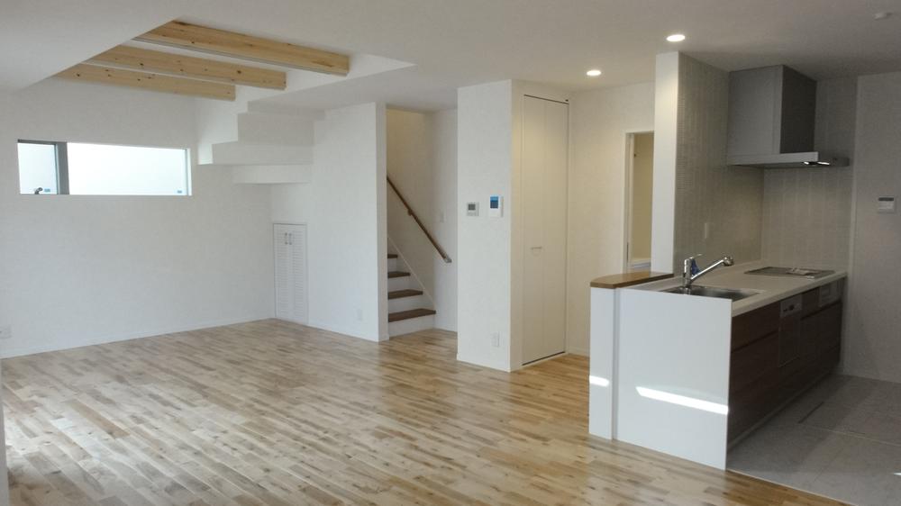 Other Equipment. This photo, It is a photograph that the company was constructed in the past. 