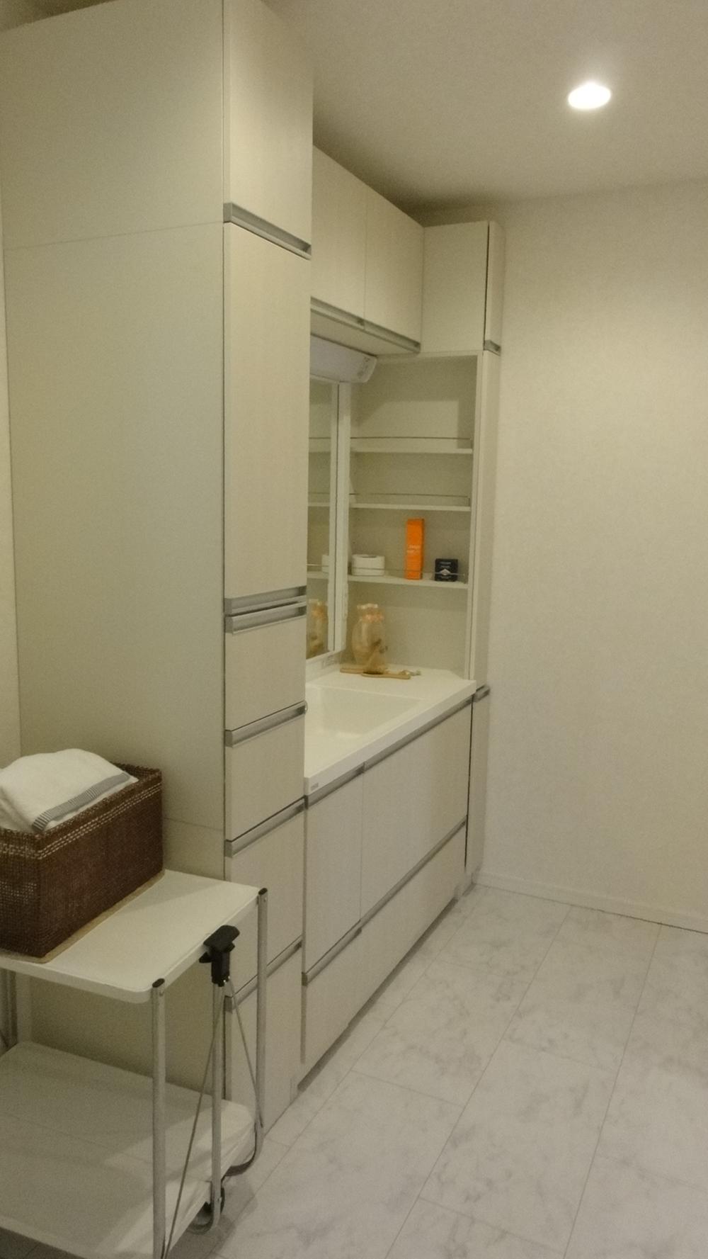 Other Equipment. This photo, It is a photograph that the company was constructed in the past. 