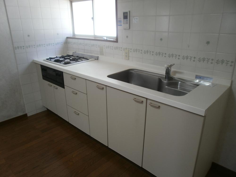 Kitchen. Although we have not reform, Is a high-grade of the system kitchen for our customers still.