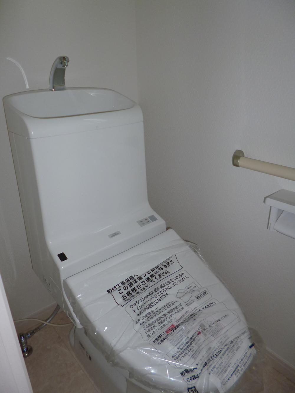 Toilet. Indoor (12 May 2013) Shooting