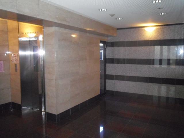 Entrance. Common areas