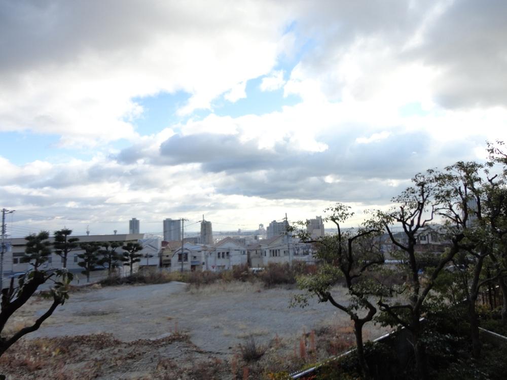 View photos from the dwelling unit. View from the site (December 2013) Shooting