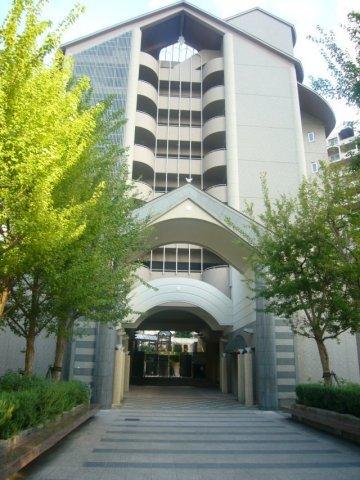 Entrance. Common areas