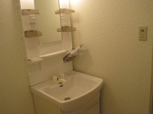 Wash basin, toilet